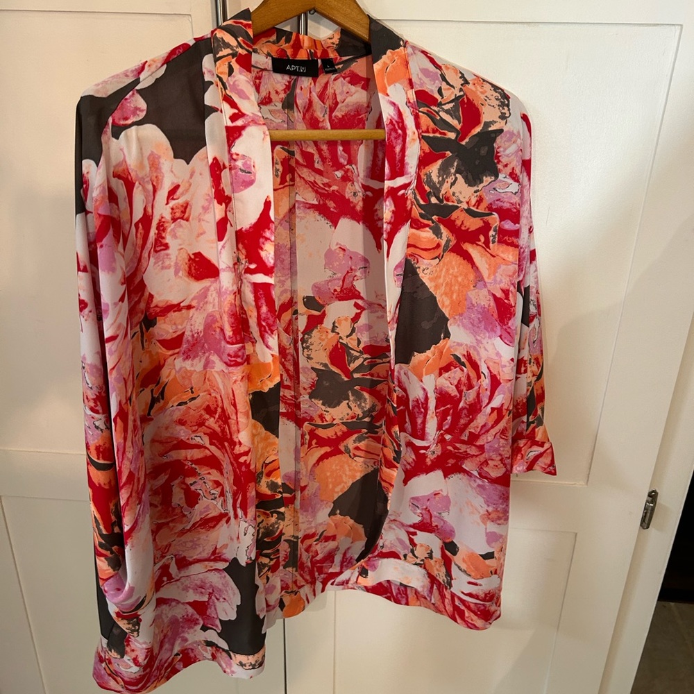 Short Floral Kimono Apt 9